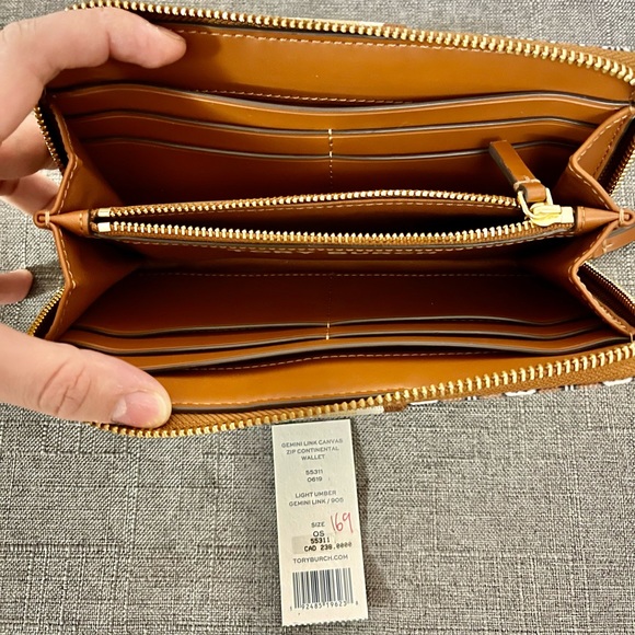 ❌SOLD❌ TORY BURCH GEMINI LINK CANVAS ZIP CONTINENTAL WALLET - Picture 2 of 6